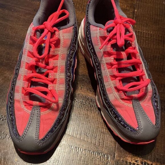 Nike Youth SIZE 5 Air Max 95 GS “Purple Racer Pink” - Picture 7 of 12
